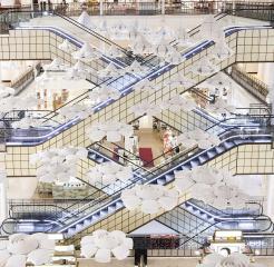 Pluie de fleurs et salons particuliers au Bon Marché