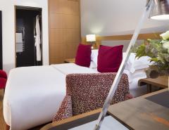 Le Six Hôtel - Chambres & Suites
