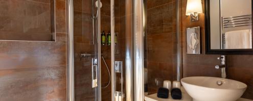 Le Six Hotel - Habitaciones & Suites