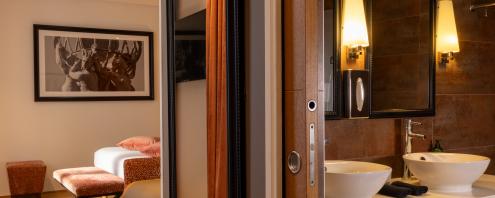 Le Six Hotel - Habitaciones & Suites